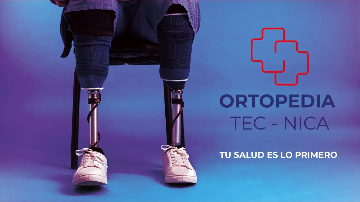 Paciente con protesis y fonde en tonos azules